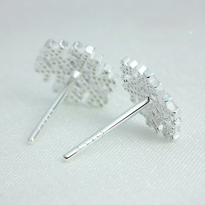 Snowflake Ear Stud